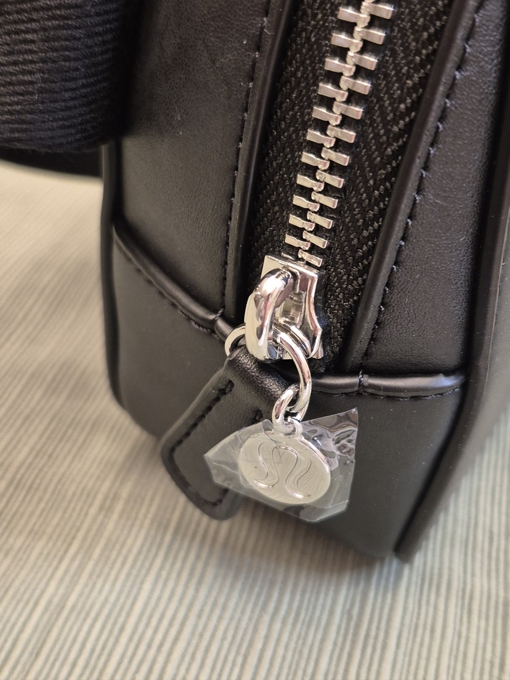 lululemon Black Leather Alternative Belt Bag 1L Silver Hardware NWT Dustbag - Picture 8 of 10